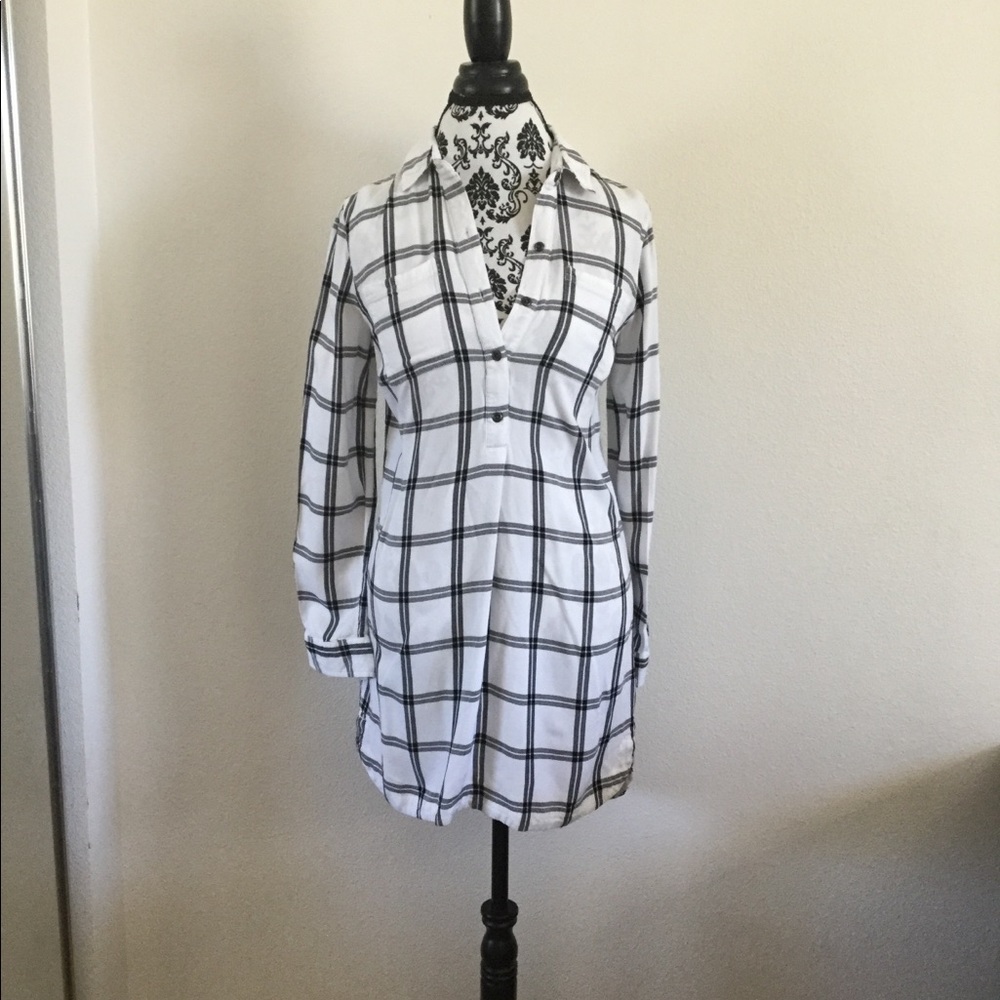 Black & White button up dress shirt